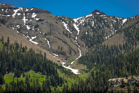An image depicting the trail Emigrant Pass via Pacific Crest National Scenic Trail and its surrounding area.