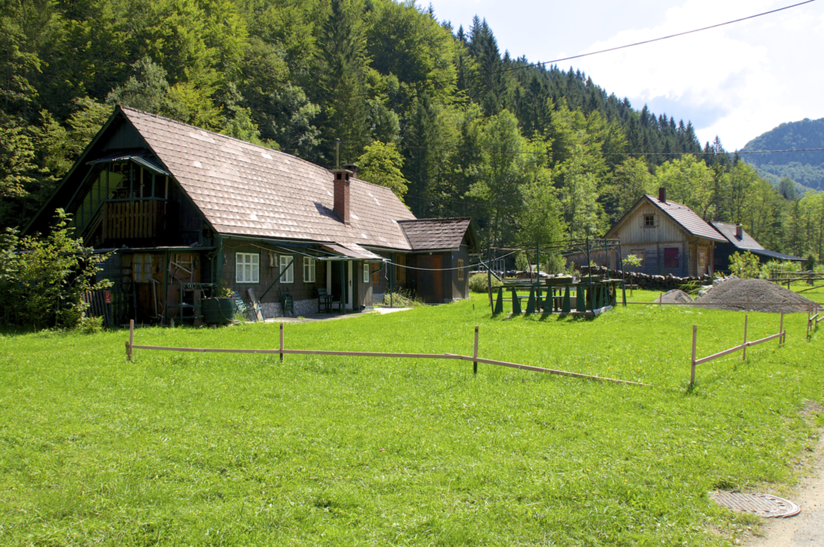 An image depicting the trail Gschwendtalm - Gamsstein and its surrounding area.