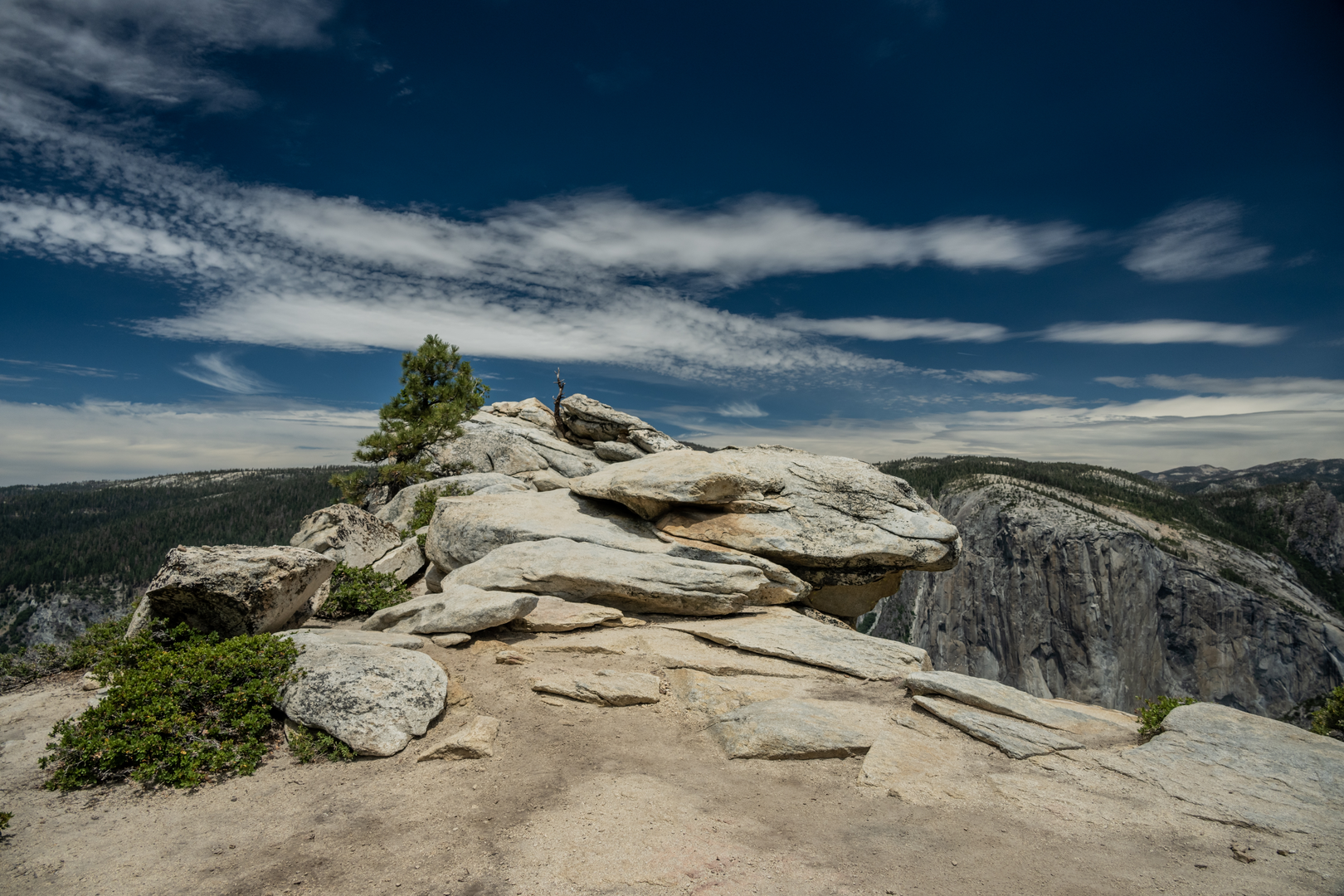 An image depicting the trail Dewey Point Ridge - Meadow Loop Trail and its surrounding area.
