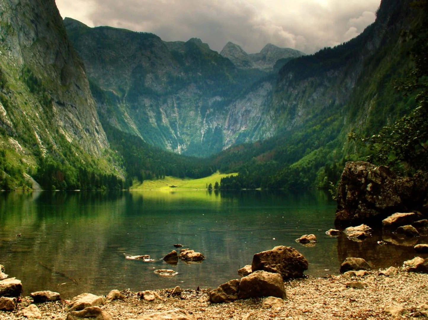 An image depicting the trail Obersee and Roethbach via AV Weg and its surrounding area.