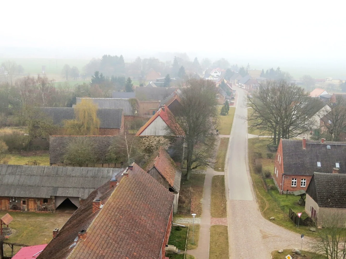 An image depicting the trail Naturparkrundweg and its surrounding area.