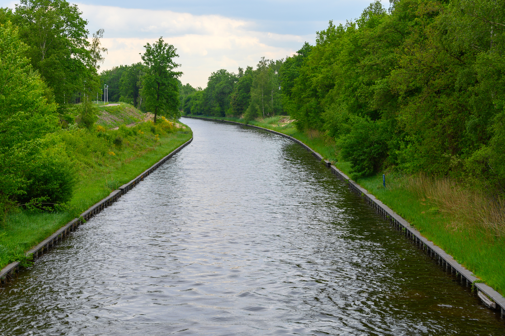 An image depicting the trail Tilburg to Hilvarenbeek via De koningshoeven and its surrounding area.