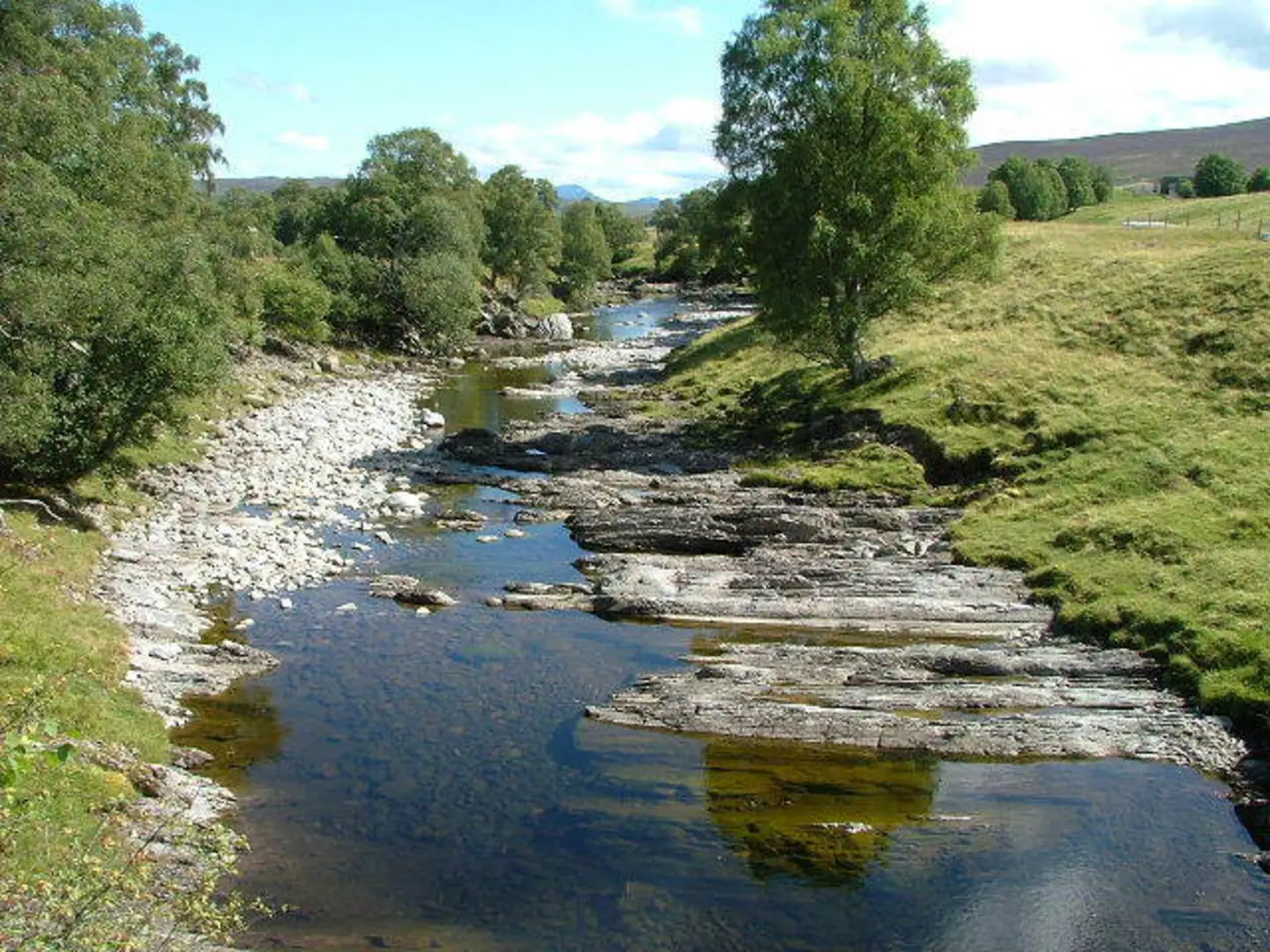 An image depicting the trail Maol Creag an Loch and its surrounding area.