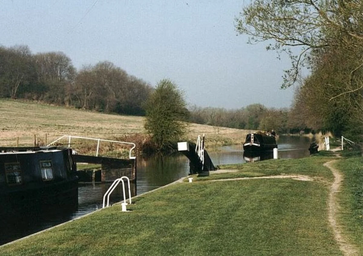 Kennet and Avon Canal Walk from Newbury