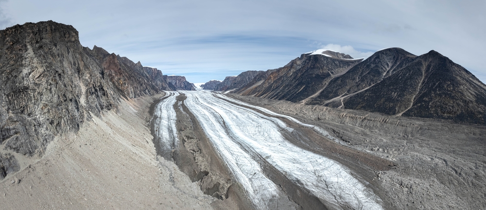 An image depicting the trail Auyuittuq National Park Of Canada and its surrounding area.