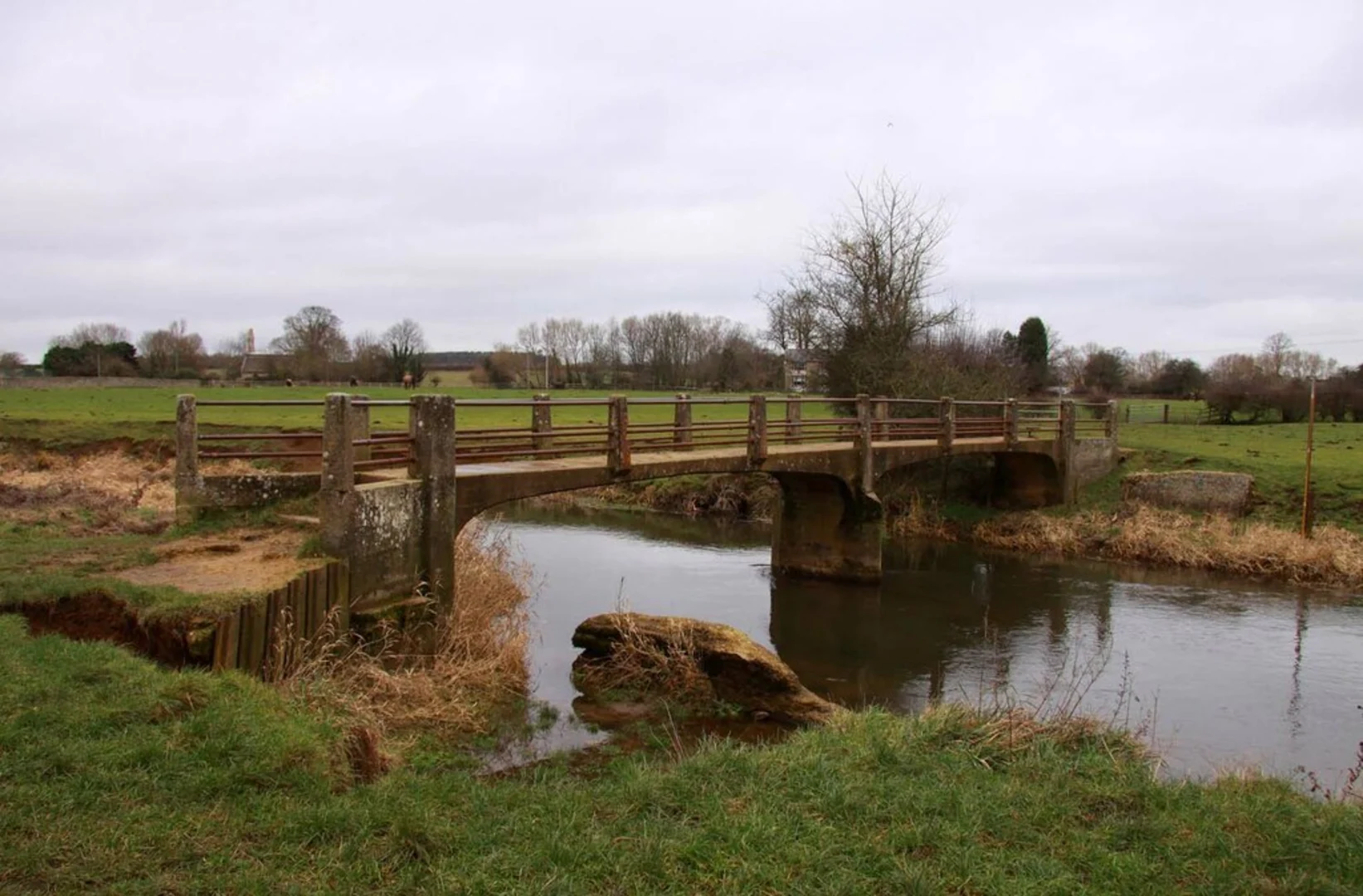 An image depicting the trail Kidlington Circular Walk and its surrounding area.