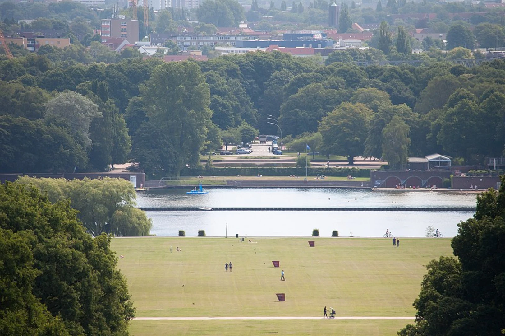 An image depicting the trail Ententeich and Stadparksee via Pilgern im Stadtpark and its surrounding area.
