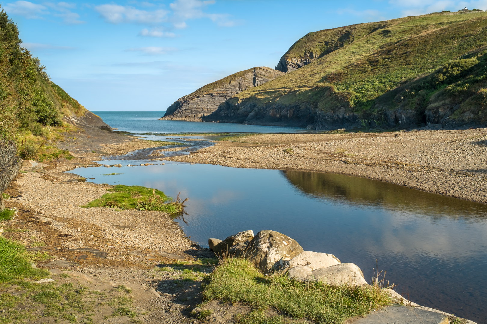 An image depicting the trail Ceibwr - Pwllgranant and its surrounding area.