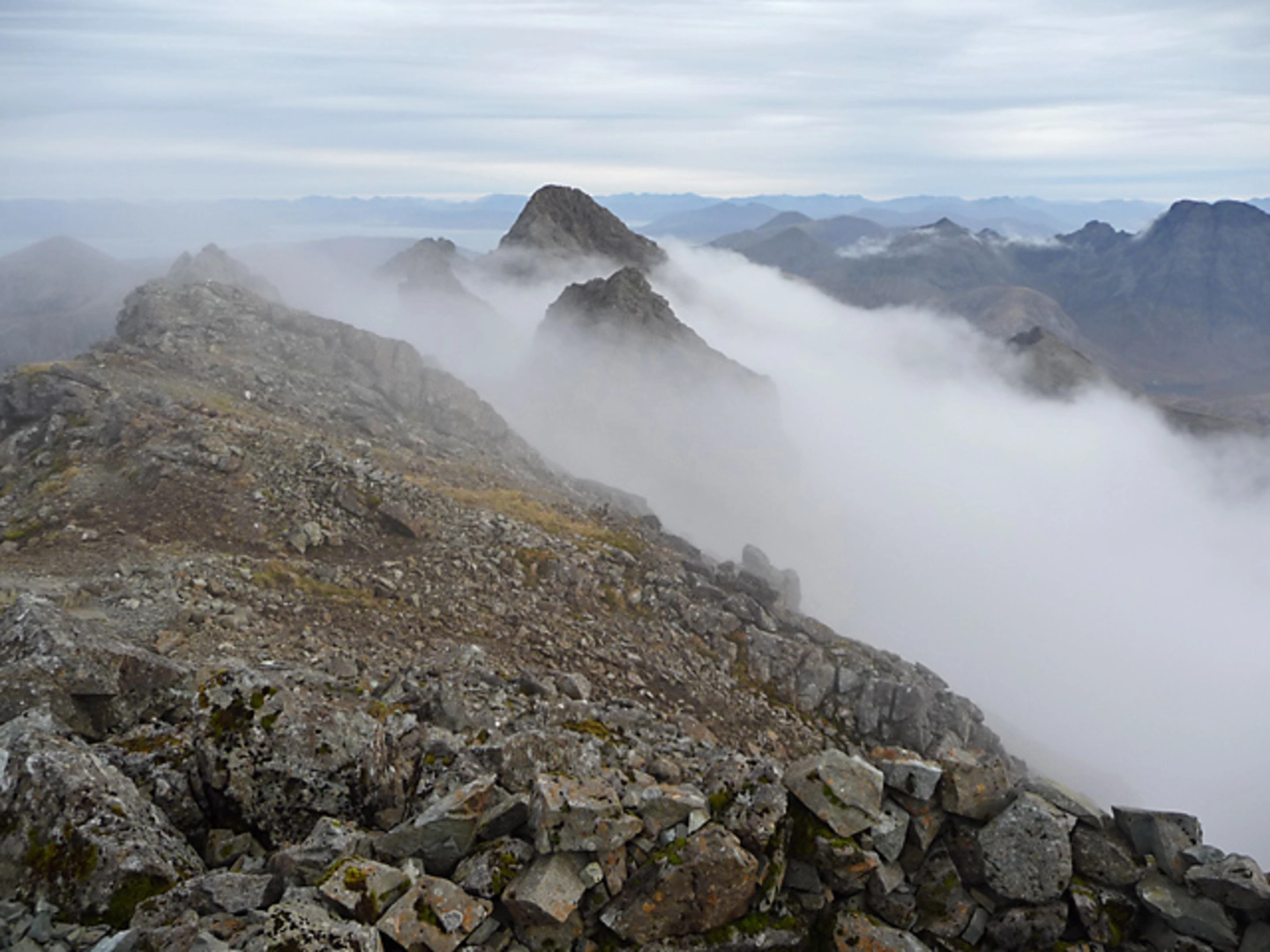An image depicting the trail Blà Bheinn East Ridge from Arincreaga and its surrounding area.