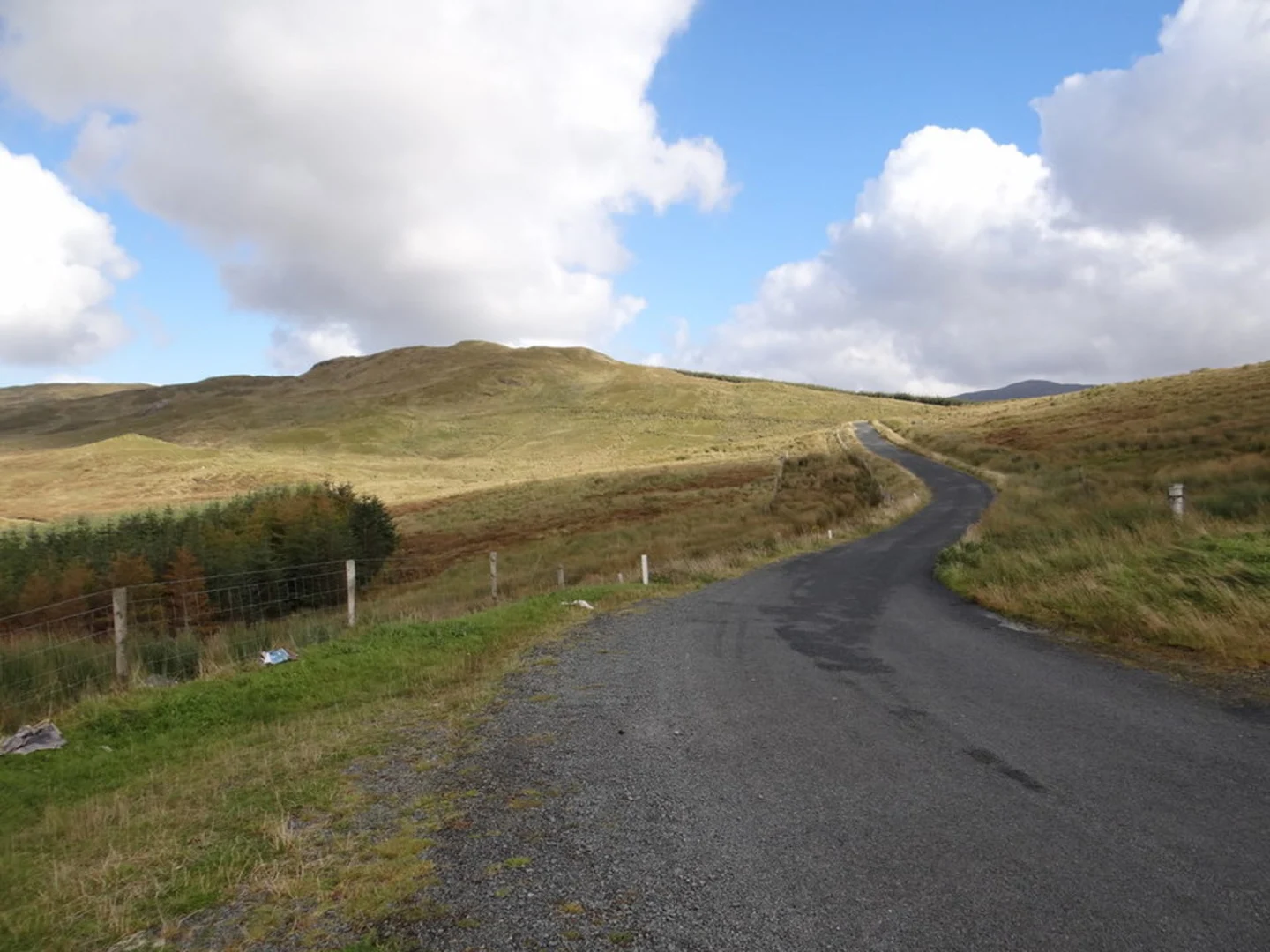 An image depicting the trail Buailte Pádraig from Hillhead and its surrounding area.