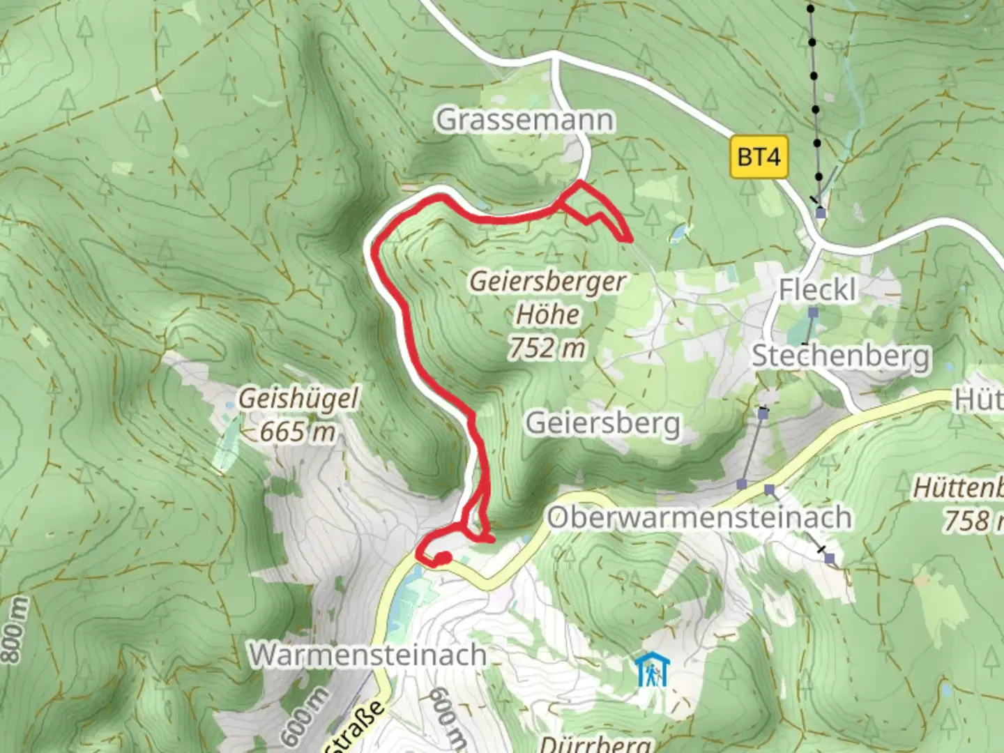 An image depicting the trail Ochsenkopfweg and Warmensteinach Rundwanderweg and its surrounding area.