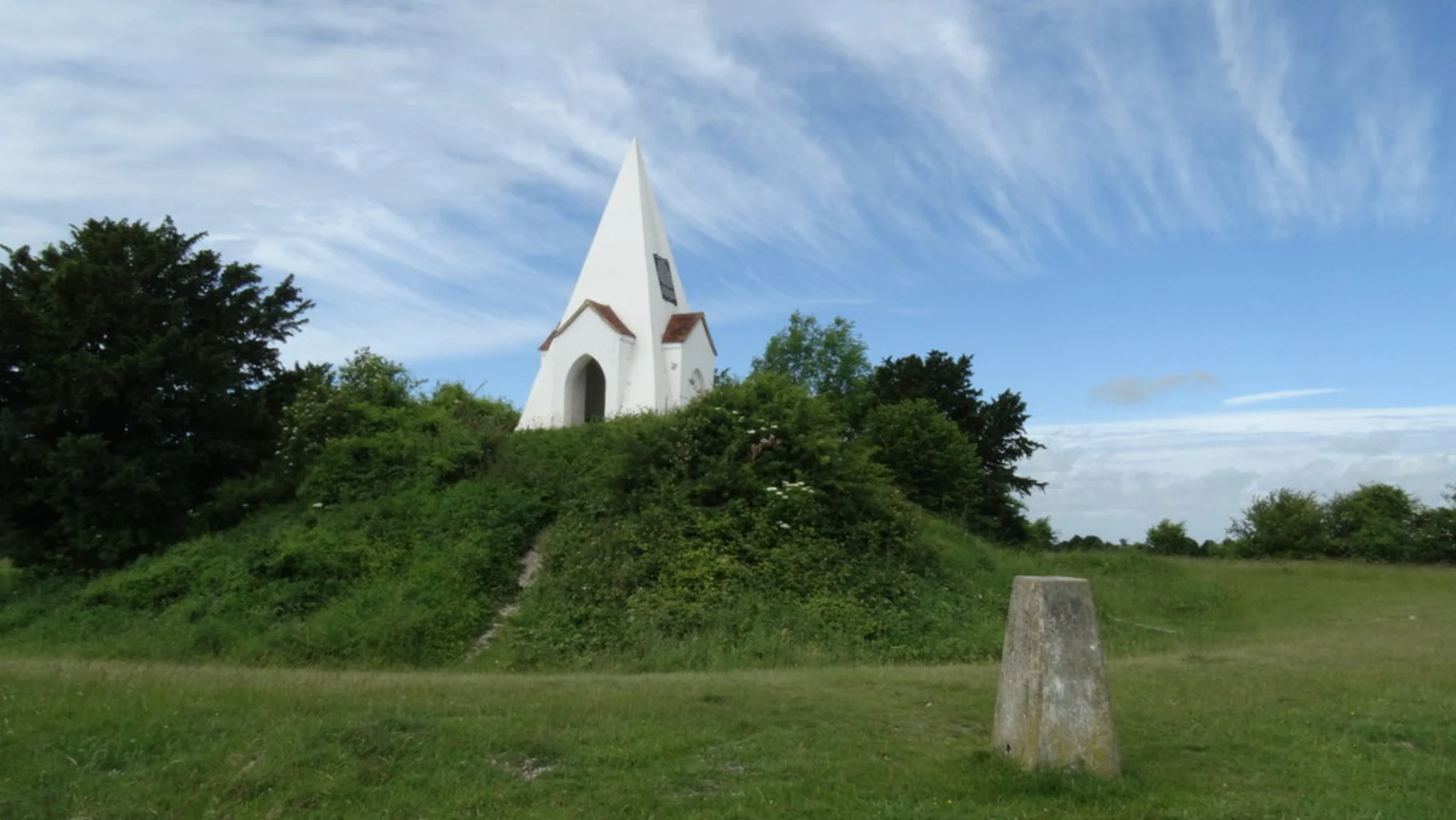 An image depicting the trail King's Somborne to Ashley and Hoplands Loop and its surrounding area.