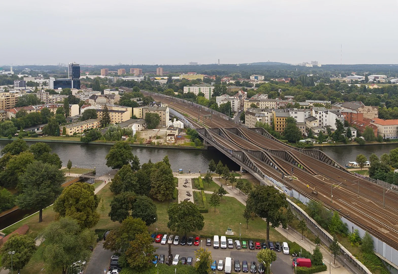 An image depicting the trail Fort Hahneberg to Spandau via Bullengrabenweg and its surrounding area.