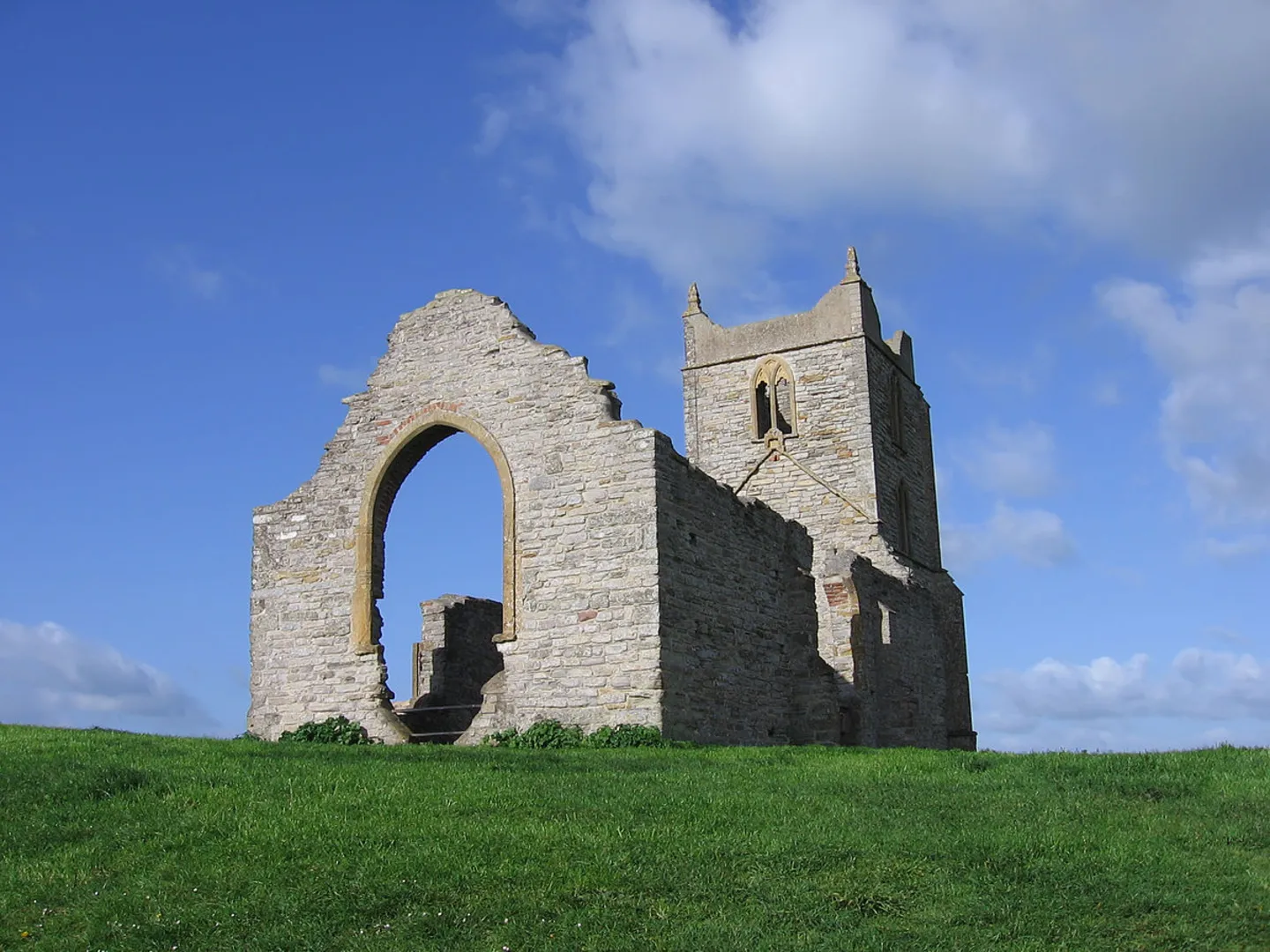 An image depicting the trail Burrow Mump and King Alfred's Monument and its surrounding area.