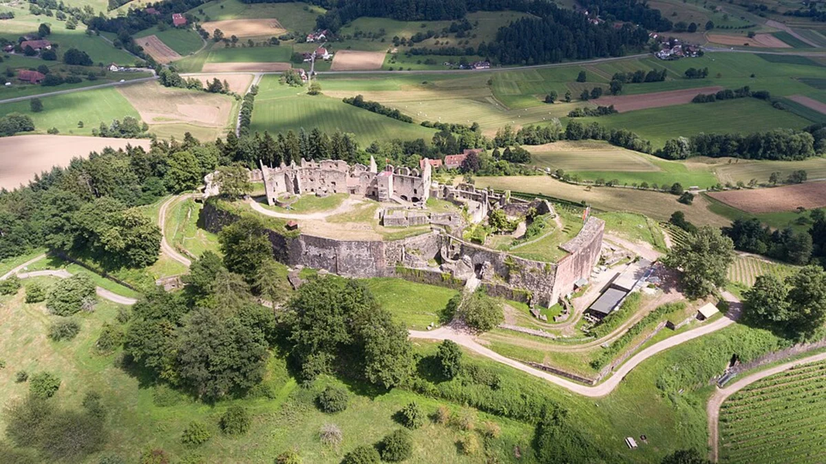 Eifelkreuz, Genovevahohle and Hochburg Loop