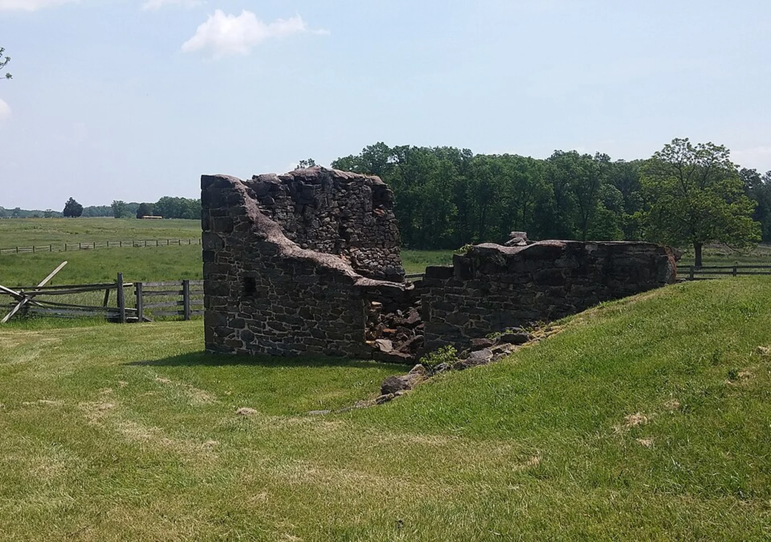 An image depicting the trail Side Hill Wood, Stony Hill and Mill Wood Loop and its surrounding area.