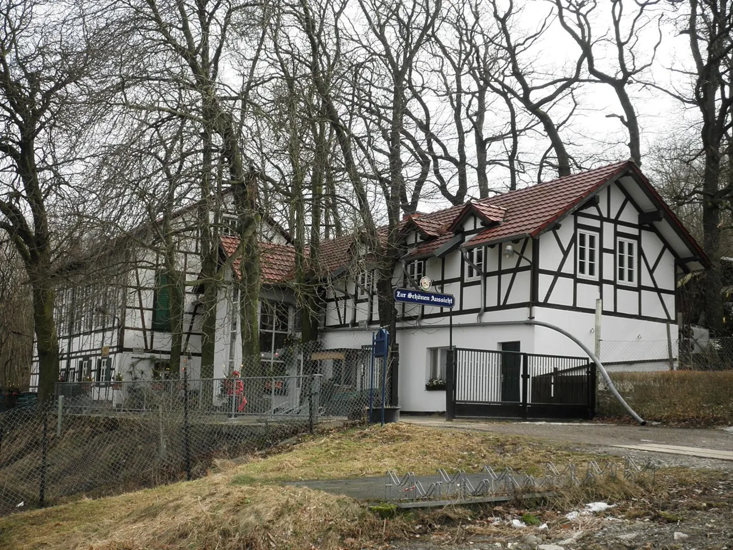 An image depicting the trail Filialkirche St Bartholomäus via Kreuzweg Kleinhoehenrain and its surrounding area.