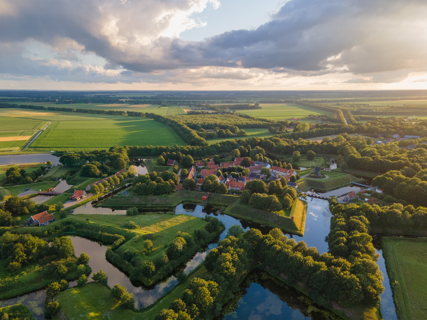 An image depicting the trail Bourtange and Bourtangerkanaal Noord Loop and its surrounding area.
