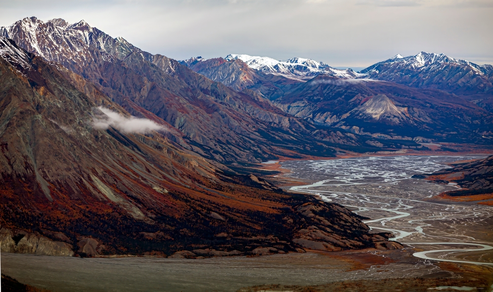 An image depicting the trail Kluane National Park and Reserve of Canada and its surrounding area.
