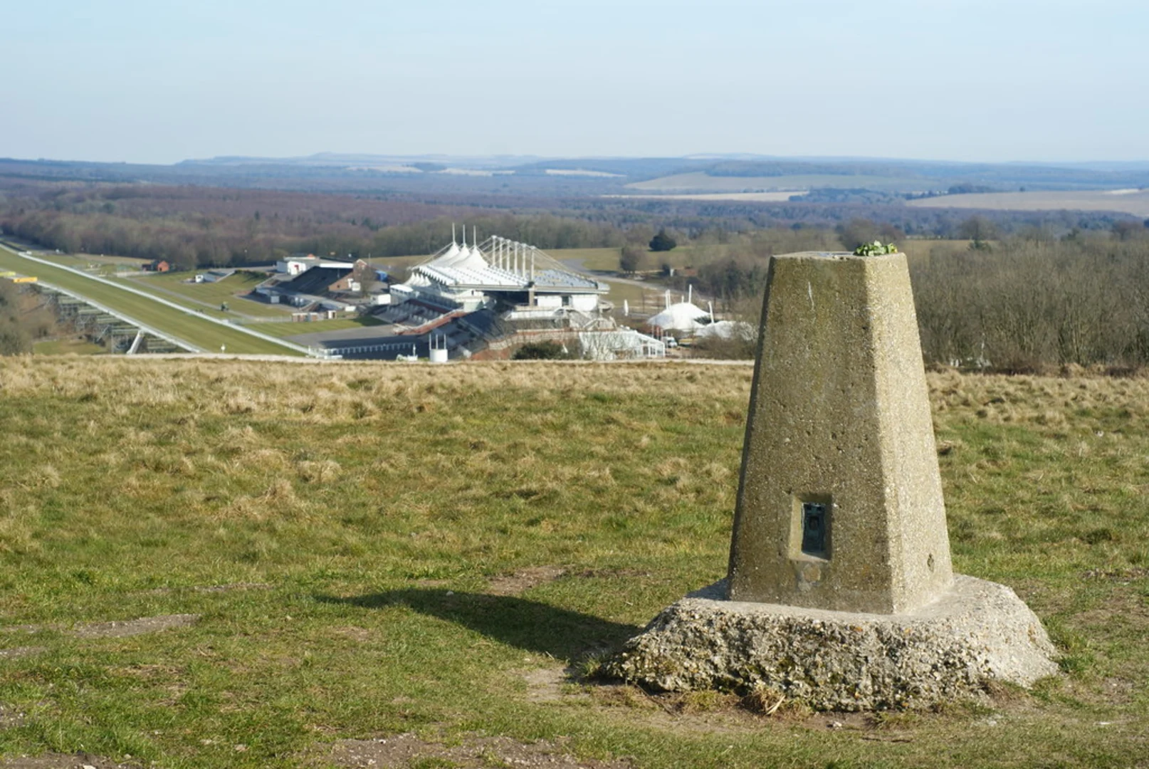 An image depicting the trail Bow Hill via Monarch's Way and New Lipchis Way and its surrounding area.