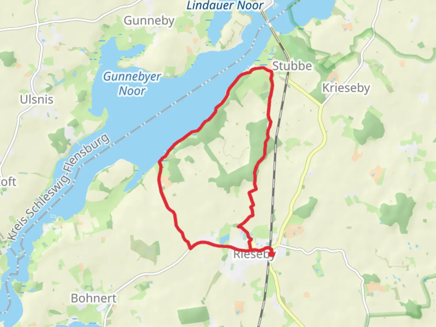 An image depicting the trail Rundwanderweg Stubbe-Buestorf and its surrounding area.
