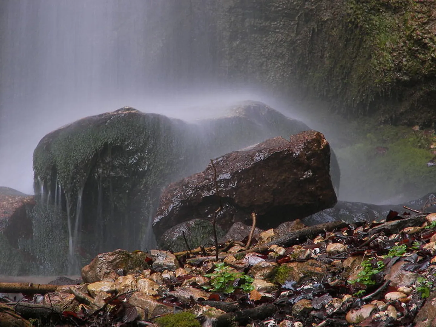 An image depicting the trail Weißenbach - Luserwasserfall - Weißenbach and its surrounding area.