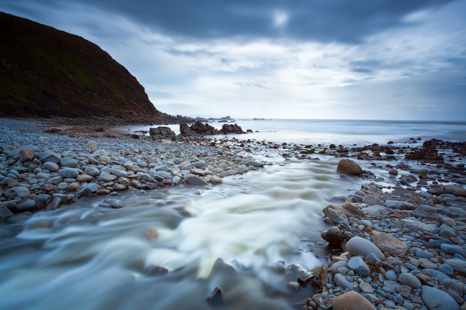 An image depicting the trail Duckpool and Woodford Walk and its surrounding area.