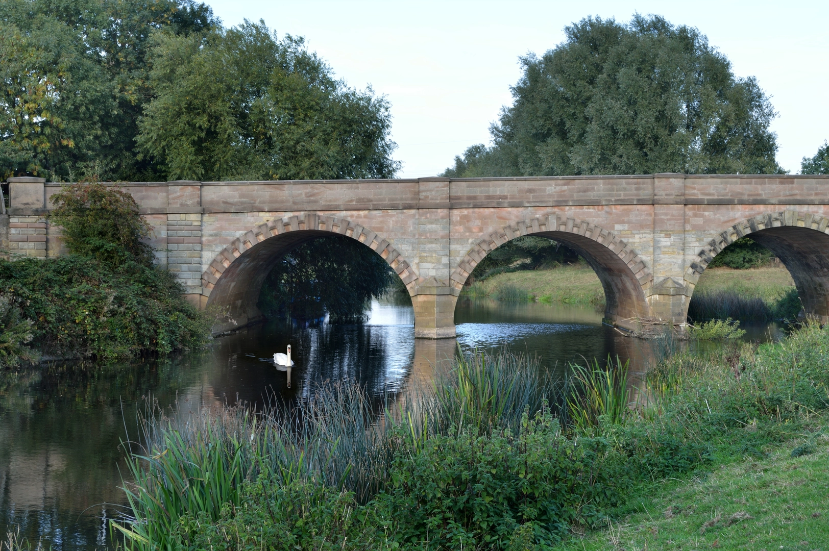 An image depicting the trail Leicester Line via Grand Union Canal Walk and its surrounding area.
