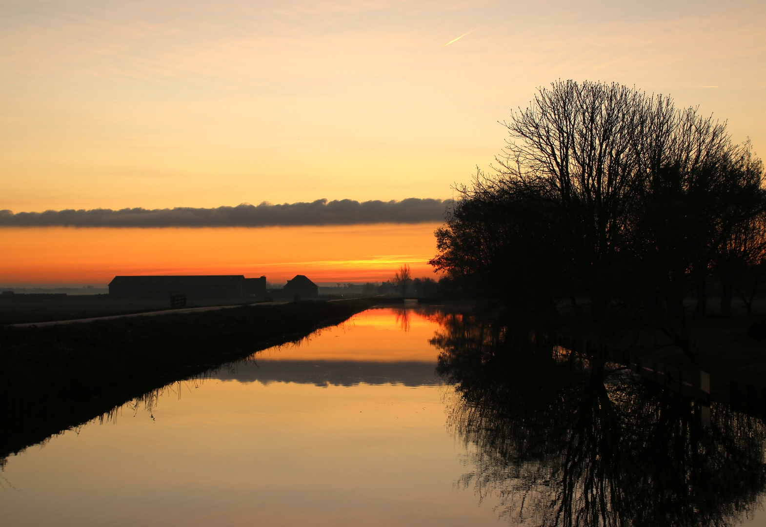 An image depicting the trail Westzijde and Noordeinderpolder Loop and its surrounding area.