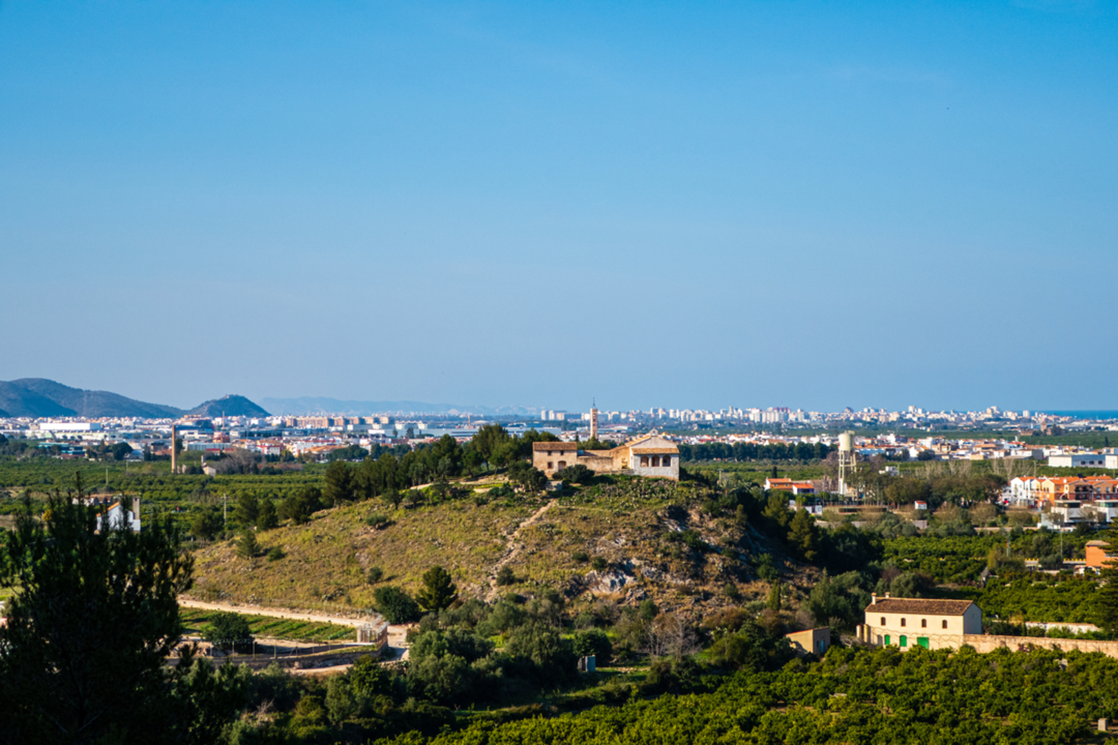 An image depicting the trail Route of the Assagadors and the Covatelles PR CV 347 and its surrounding area.