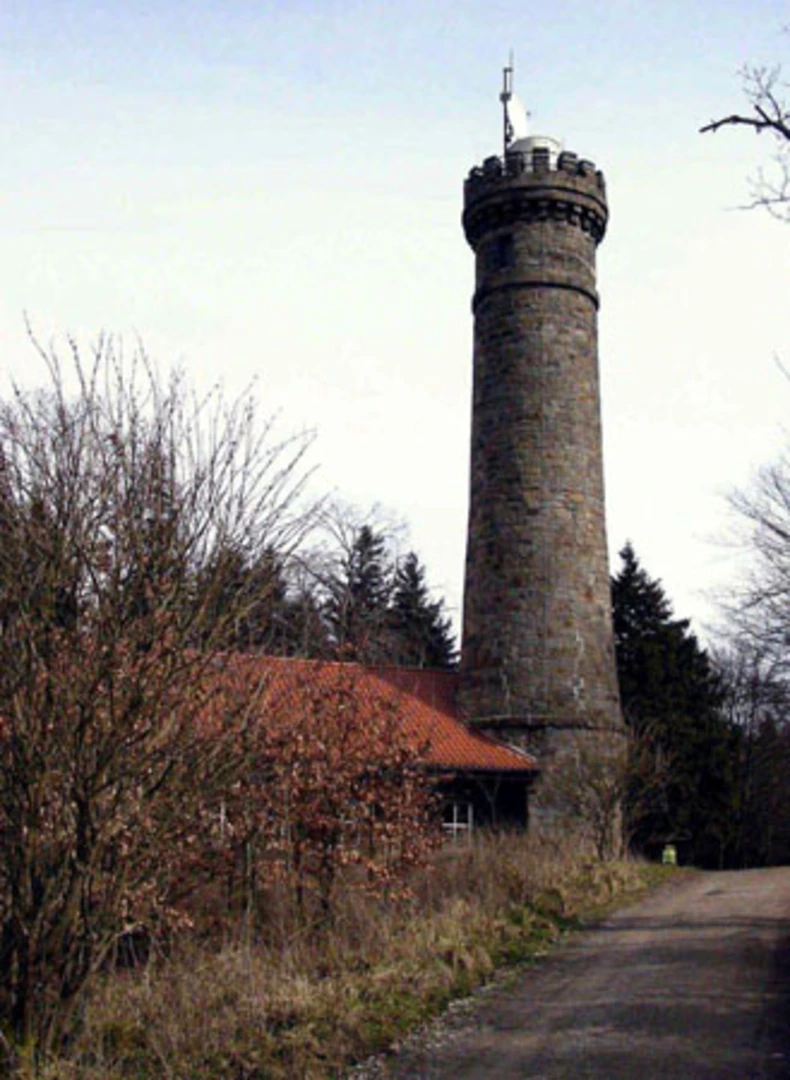 An image depicting the trail Katzennase Route and Suentelturm Route and its surrounding area.