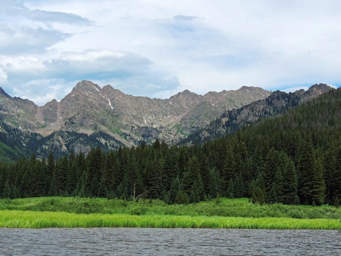 An image depicting the trail Lost Lake to Piney Trail and its surrounding area.