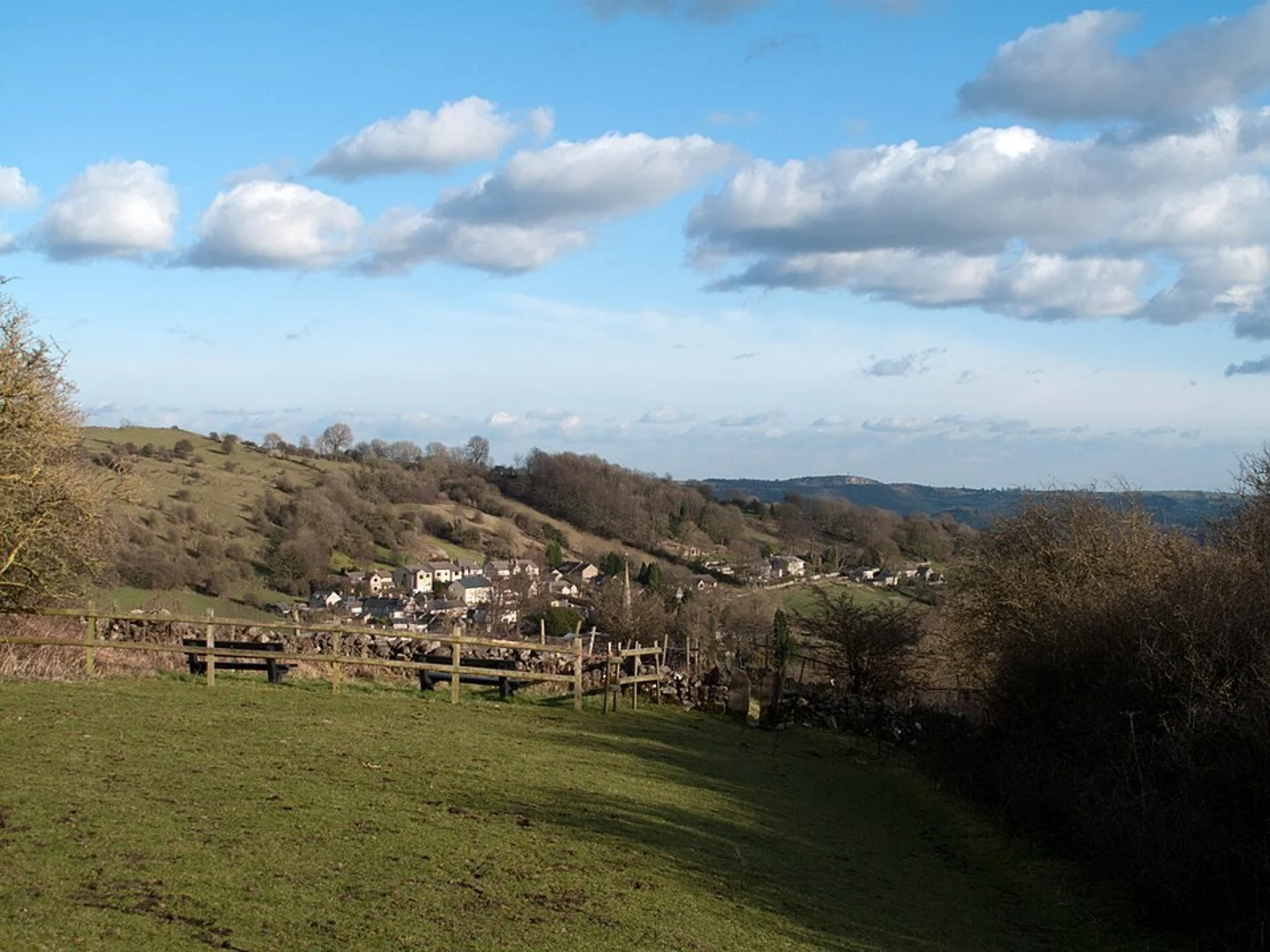 An image depicting the trail Matlock to Bonsall Loop and its surrounding area.