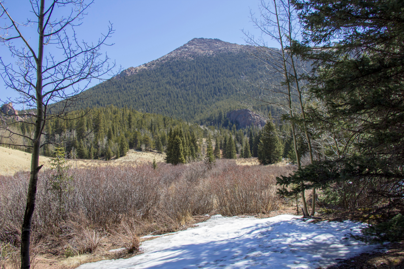 An image depicting the trail Pancake Rocks via Horsethief Trail and its surrounding area.