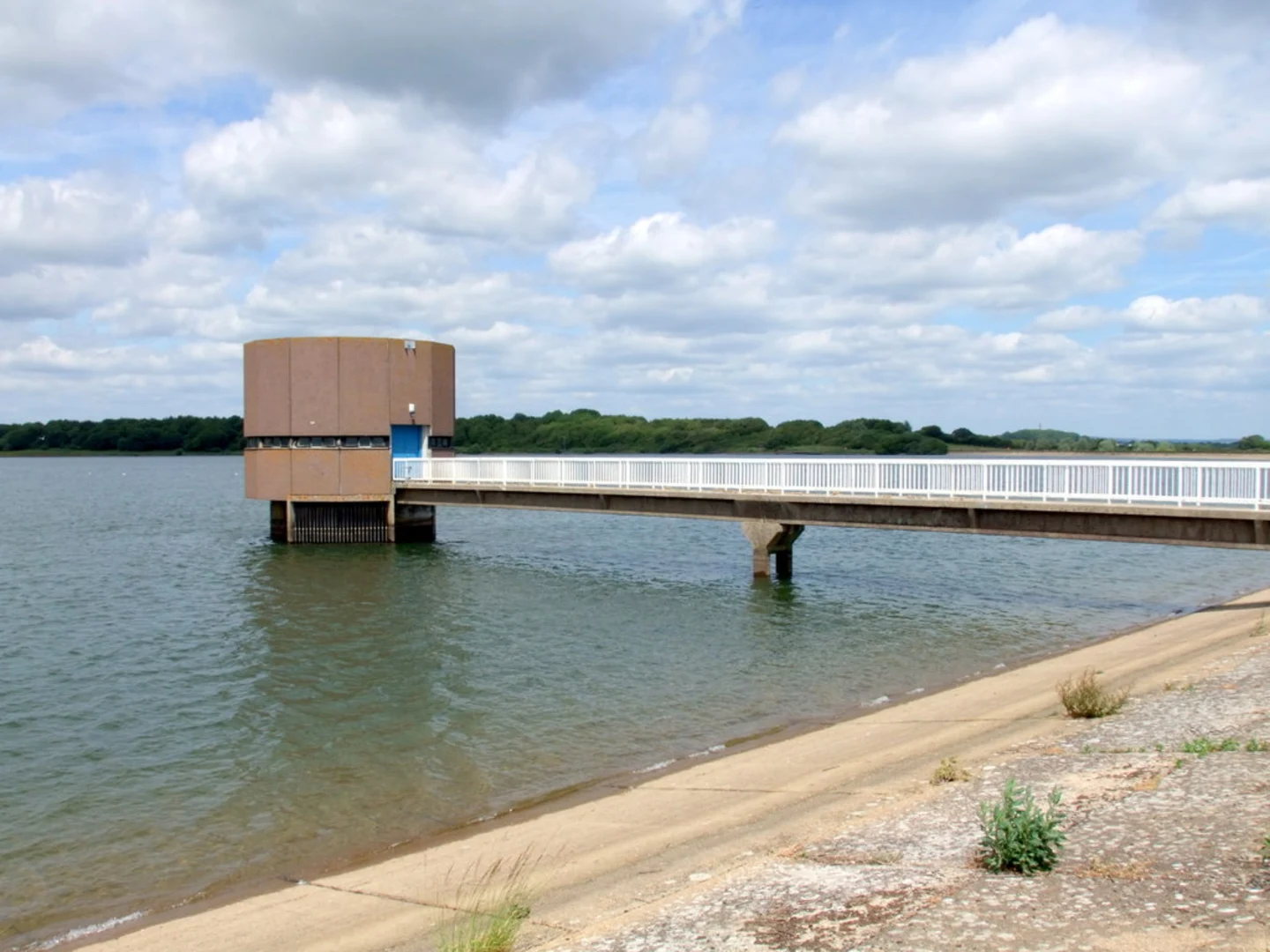 An image depicting the trail Uckfield to Berwick Walk and its surrounding area.