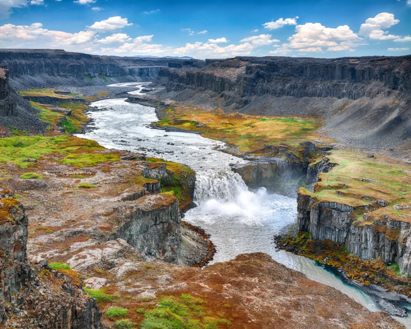 An image depicting the trail The Jökulsárhlaup and its surrounding area.