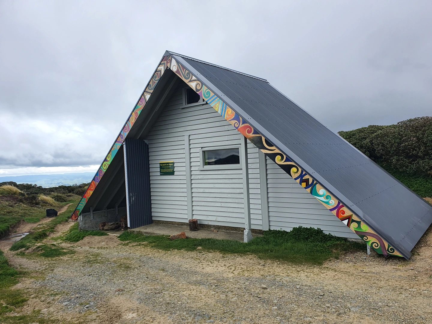 An image depicting the trail A Frame Hut and Takapari Road Track and its surrounding area.