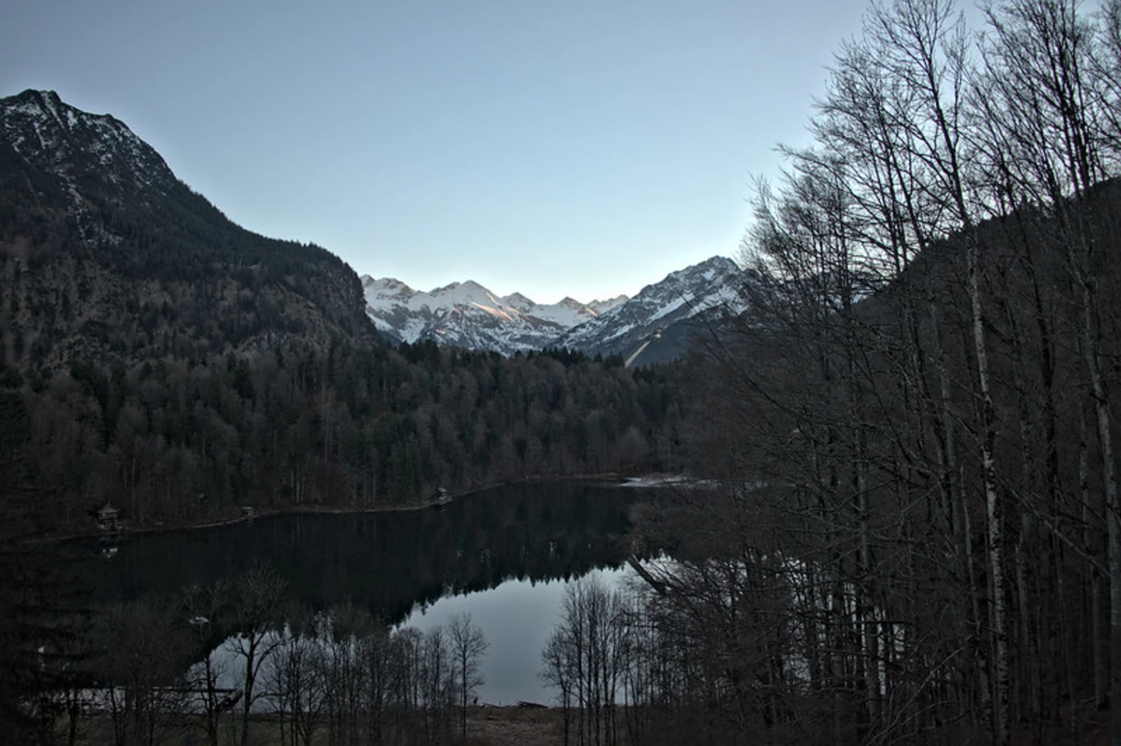 An image depicting the trail Söllereckbahn Bergstation to Söllereck Mittelstation Walk via Freibergsee and its surrounding area.