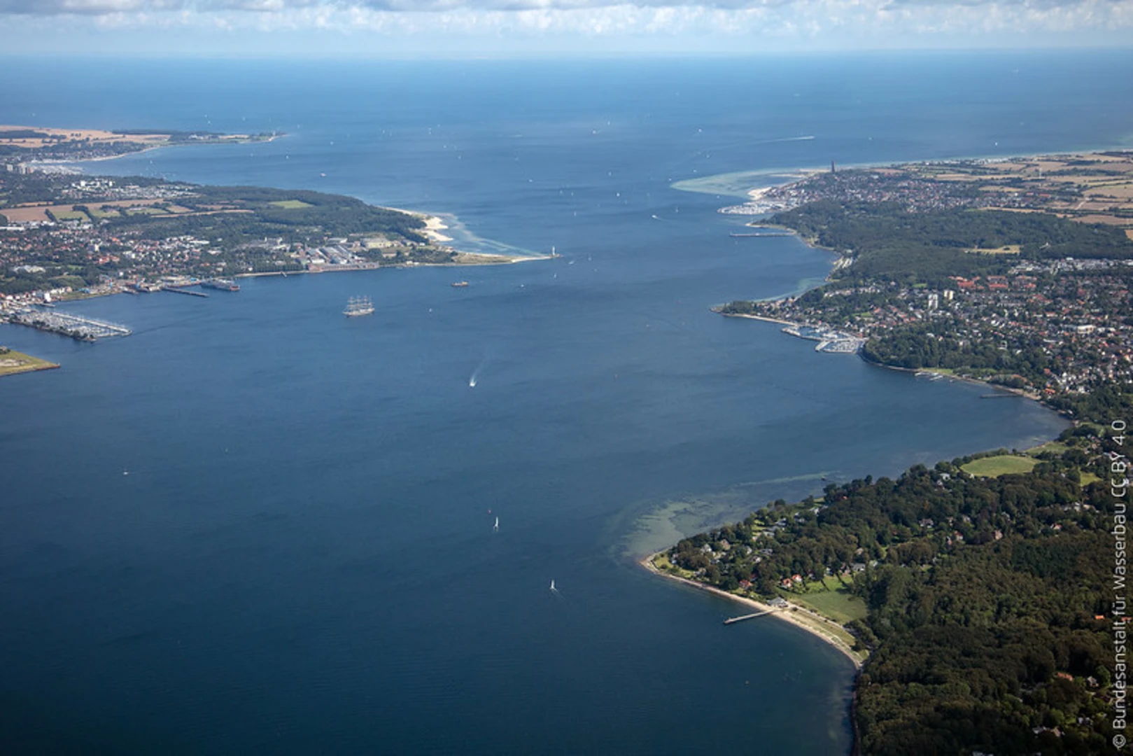 An image depicting the trail Fördewanderweg and its surrounding area.