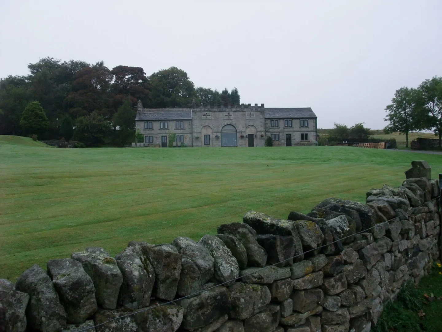 An image depicting the trail Hathersage Country Park and Robin Hood's Cave Loop and its surrounding area.