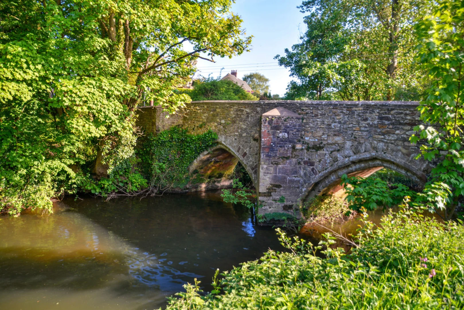 An image depicting the trail Hillfarance via West Deane Way and its surrounding area.
