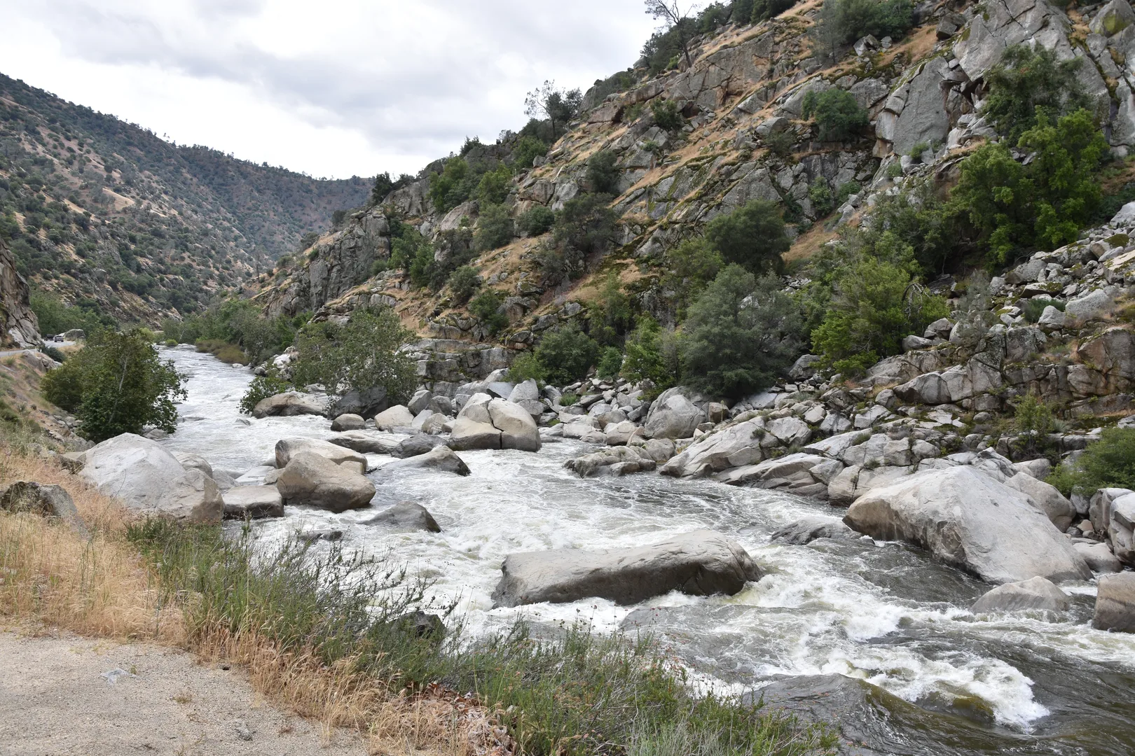 An image depicting the trail Kern River and its surrounding area.