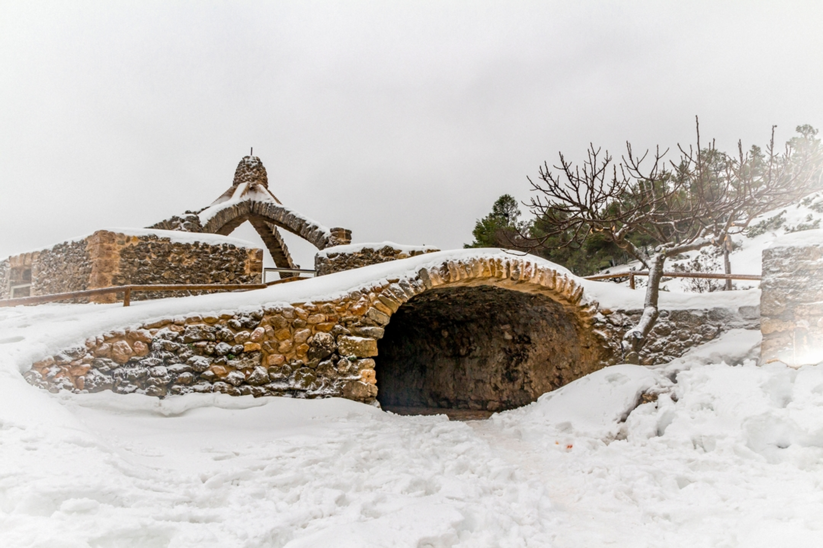 An image depicting the trail Path of Agres - Cocentaina PR CV 027 and its surrounding area.