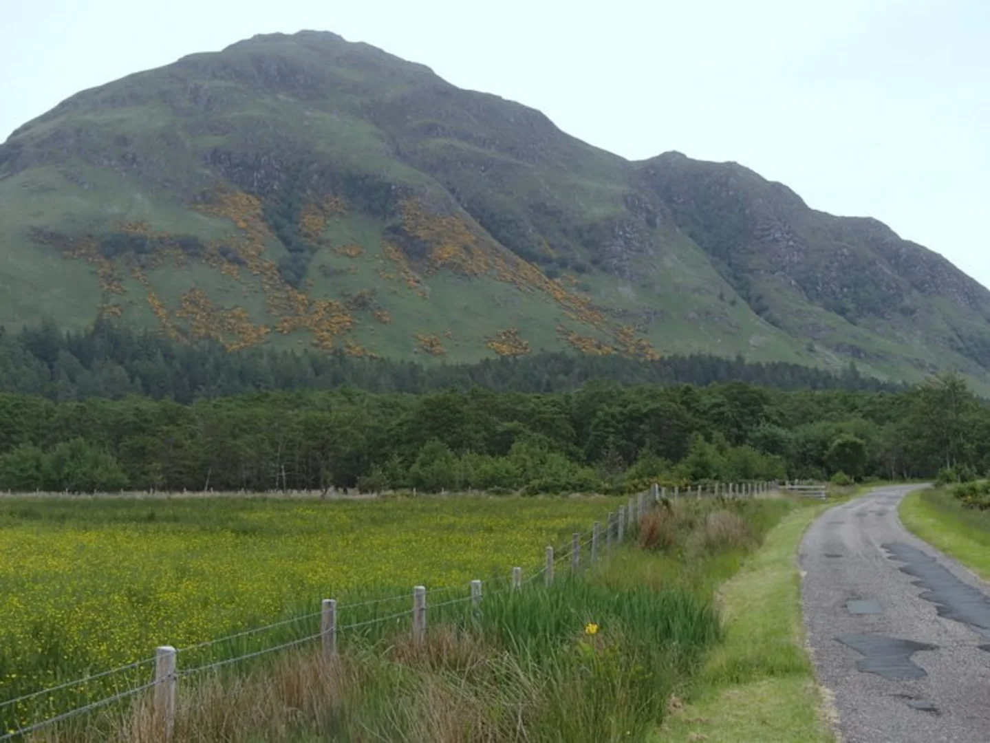 An image depicting the trail Sguman Coinntich and its surrounding area.