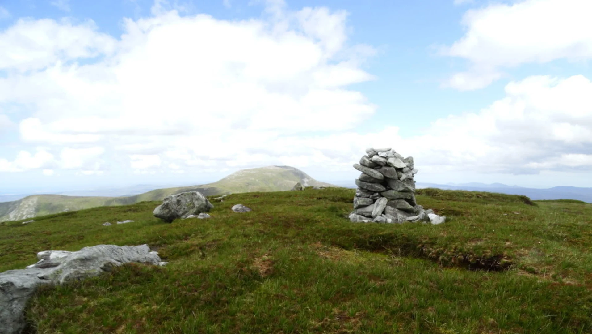 An image depicting the trail Slieve Carr Mountain Loop via Western Way - Mayo and its surrounding area.