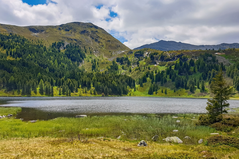 An image depicting the trail Sabathy-Rothaidenhütte-Zirbitzkogel-Winterleitenhütte-Sabathy and its surrounding area.