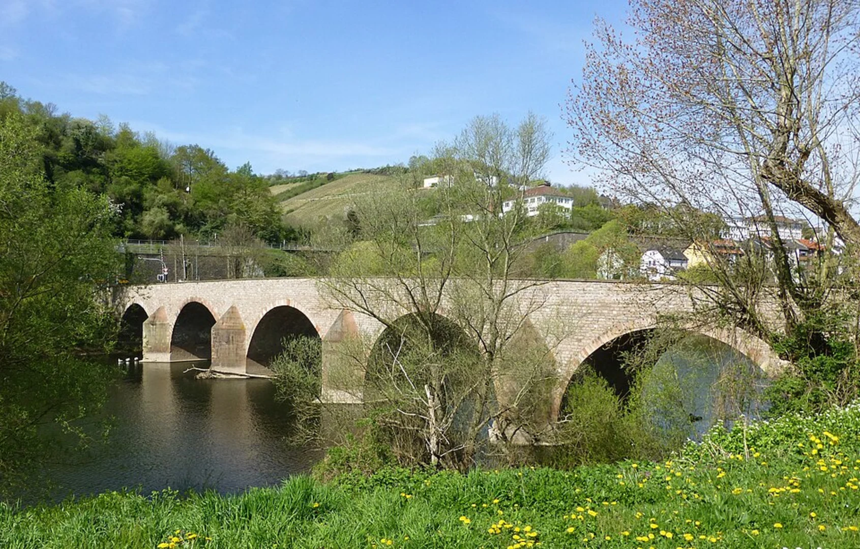 An image depicting the trail Nahe via Jakobsweg and its surrounding area.