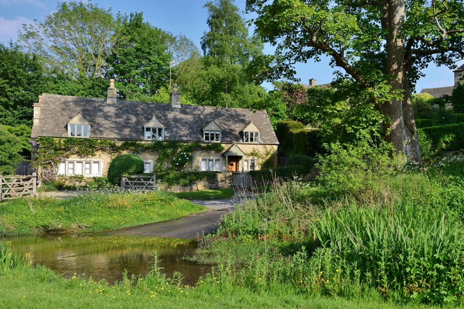 An image depicting the trail Upper Slaughter Country Park and its surrounding area.