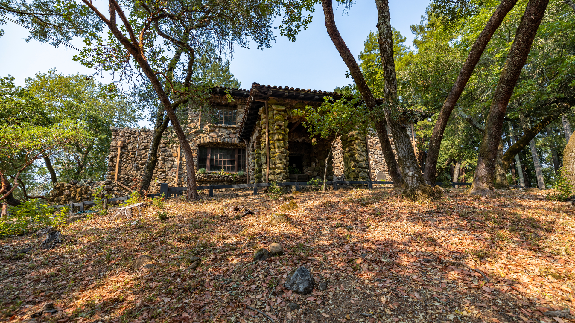 An image depicting the trail Fern Lake Loop via Mountain Trail and its surrounding area.