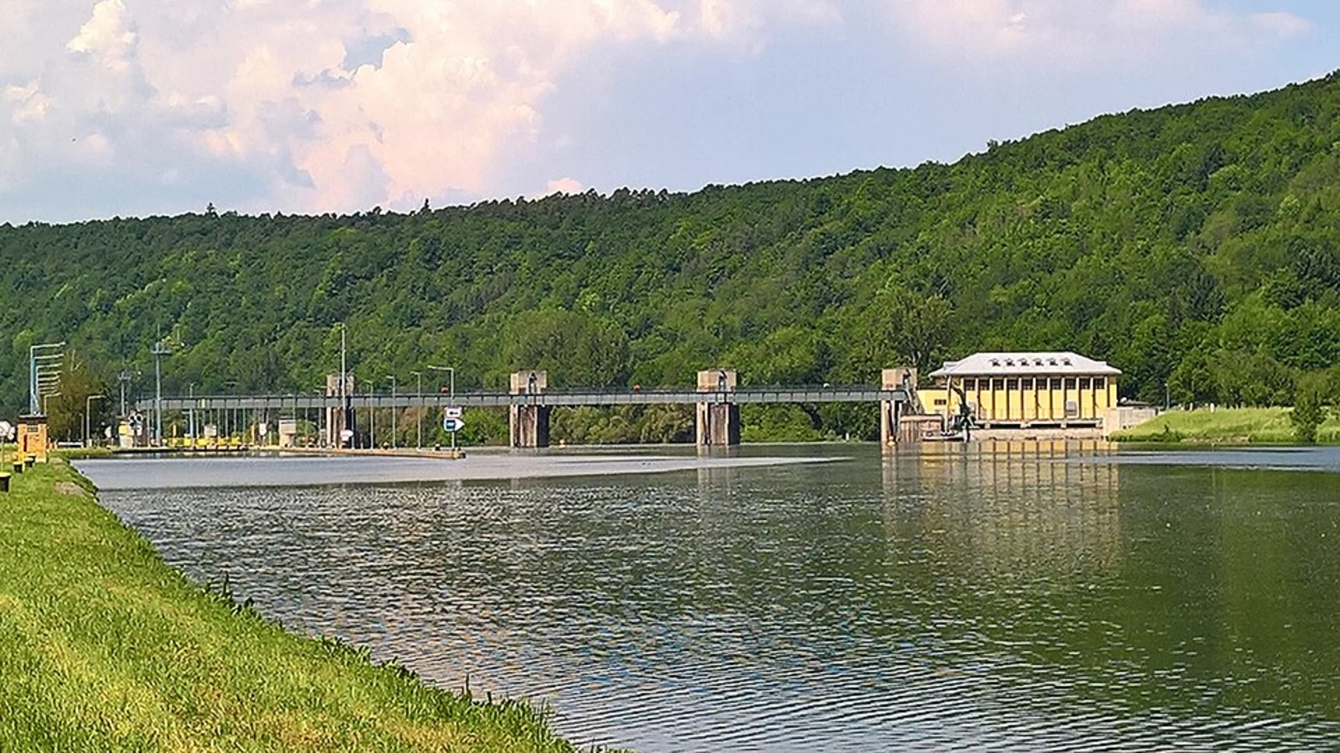 An image depicting the trail Himmelreich, Bettingberg and Main via Heunweg and its surrounding area.